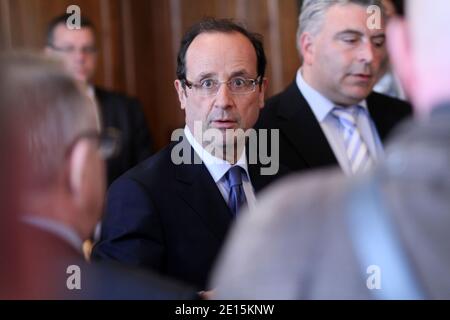 Der französische Sozialist Francois Hollande, der am 1. April 2011 zum ersten Mal in Boulogne-sur-Mer, Nordfrankreich, als Kandidat für die Vorwahlen der Sozialistischen Partei Frankreichs kandidierte. Foto von Sylvain Lefevre/ABACAPRESS.COM Stockfoto