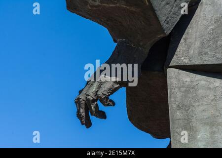 Denkmal für die Bergleute in Puertollano, Ciudad Real, Spanien. Detail der Hand Stockfoto