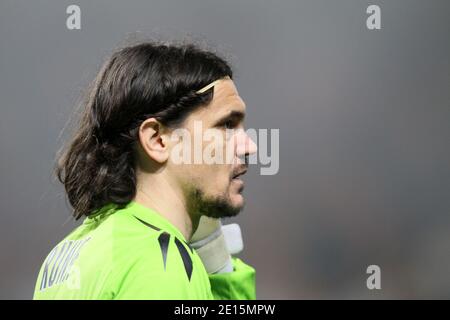 Lens' Torwart Vedran Runje beim Fußballspiel der Ersten Liga, Lens Racing Club gegen Olympique de Marseille im Bollaert Stadion in Lens, Nordfrankreich am 3. April 2011. Marseille gewann 1:0. Foto von Sylvain Lefevre/ABACAPRESS.COM Stockfoto