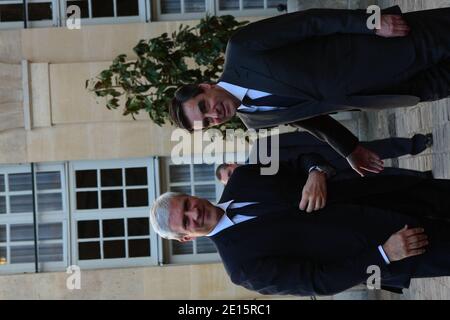 Der französische Premierminister Francois Fillon empfängt den serbischen Präsidenten Boris Tadic am 7. April 2011 im Matignon Hotel in Paris. Foto von David Fritz/ABACAPRESS.COM Stockfoto