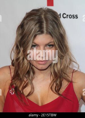 Fergie kommt am 09. April 2011 bei der 'American Red Cross Santa Monica 2011 Red Tie Affair' im Fairmont Miramar Hotel and Bungalows in Santa Monica, CA, USA an. Foto von Adam Orchon/ABACAPRESS.COM Stockfoto