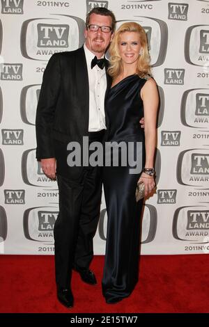 Simon van Kempen und Alex McCord nehmen am 10. April 2011 an den 9. Annual TV Land Awards im Javits Center in New York City, NY, USA Teil. Foto von Elizabeth Pantaleo/ABACAPRESS.COM Stockfoto