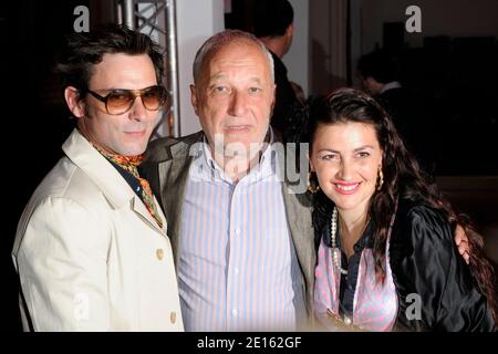 Rona hartner, Sagamore Stevenin und Francois Berleand nahmen an der Eröffnungsparty von Grant's live in der l'Imprimerie, Paris, Frankreich am 19. April 2011 Teil. Foto von Alban Wyters/ABACAPRESS.COM Stockfoto