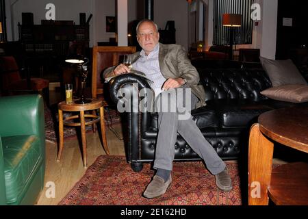 Francois Berleand nimmt an der Eröffnungsparty von Grant's live in der Imprimerie, Paris, Frankreich am 19. April 2011 Teil. Foto von Alban Wyters/ABACAPRESS.COM Stockfoto