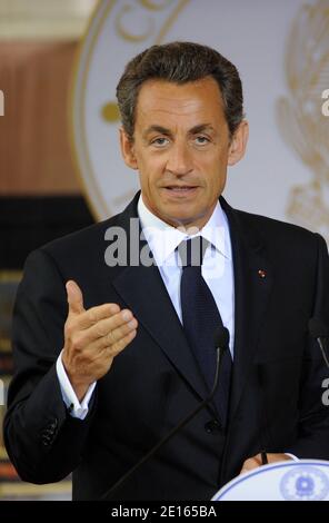 Der französische Präsident Nicolas Sarkozy leitet am 26. April 2011 eine Pressekonferenz mit dem italienischen Premierminister Silvio Berlusconi in der Villa Madama in Rom. Sarkozy kommt in Rom an und will einen Streit über die Einwanderung in Nordafrika und über Unternehmensübernahmen beenden. Foto von Eric Vandeville/ABACAPRESS.COM Stockfoto