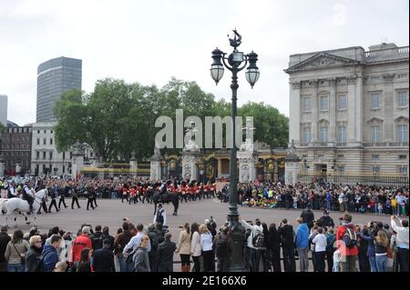 Atmosphäre vor der Westminster Abbey vor der Hochzeit von Prinz William und Kate Middleton, die morgen in London, Großbritannien, am 28. April 2011 stattfinden wird. Foto von Mousse/ABACAPRESS.COM Stockfoto