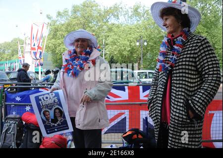 Atmosphäre vor der Westminster Abbey vor der Hochzeit von Prinz William und Kate Middleton, die morgen in London, Großbritannien, am 28. April 2011 stattfinden wird. Foto von Mousse/ABACAPRESS.COM Stockfoto