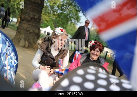 Atmosphäre in der Mall vor der Hochzeit von Prinz William und Kate Middleton, die morgen in London, Großbritannien, am 28. April 2011 stattfinden wird. Foto von Thierry Orban/ABACAPRESS.COM Stockfoto