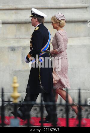 Kronprinz Willem-Alexander und Kronprinzessin Maxima aus den Niederlanden kommen am 29. April 2011 in Westminster Abbey zur Hochzeit von Prinz William mit Kate Middleton in London an. Foto von Frederic Nebinger/ABACAPRESS.COM Stockfoto