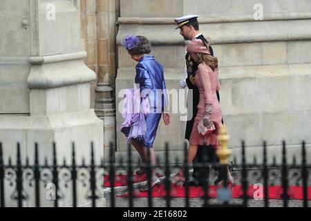 Königin Sofia, Kronprinz Felipe und Kronprinzessin Letizia von Spanien kommen am 29. April 2011 in Westminster Abbey zur Hochzeit von Prinz William mit Kate Middleton in London an. Foto von Frederic Nebinger/ABACAPRESS.COM Stockfoto