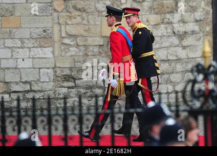 Prinz William kommt mit seinem Bruder Prinz Harry zur Hochzeit mit Kate Middleton in London, Großbritannien, am 29. April 2011 in die Westminster Abbey. Foto von Frederic Nebinger/ABACAPRESS.COM Stockfoto