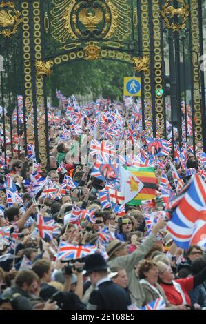 Atmosphäre in der Mall nach der Hochzeit von Prinz William mit Kate Middleton, in London, Großbritannien, am 29. April 2011. Foto von Mousse/ABACAPRESS.COM Stockfoto