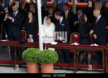 Prinz Felipe von Spanien, Prinzessin Letizia von Spanien, Henri, Großherzog von Luxemburg, Maria Teresa, Großherzogin von Luxemburg, Marie Aglae, Prinzessin von Liechtenstein und Hans-Adam II, Fürst von Liechtenstein nimmt an der Seligsprechung von Papst Johannes Paul II. Teil, die Benedikt XVI. Am 1. Mai 2011 vor mehr als einer Million Gläubigen auf dem Petersplatz im Vatikan feierte. Foto von Eric Vandeville/ABACAPRESS.COM Stockfoto