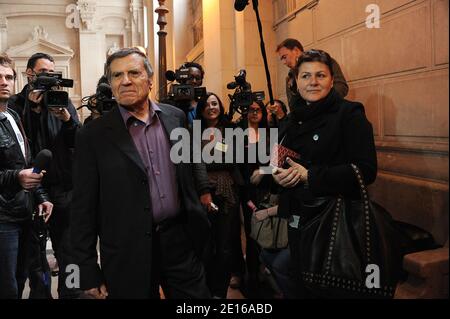 Jean-Hugues Colonna, der Vater von Yvan Colonna und Christine Colonna, die Sisitterin von Yvan Colonna, kommen am 2. Mai 2011 in die Pariser Gerichtshalle in Paris, Frankreich, zur Eröffnung des Berufungsverfahrens von Yvan Colonna wegen des Mordes an Claude Erignac im Jahr 1998, Frankreichs Top-Staatsbeamter auf der Mittelmeerinsel Korsika. Foto von Giancarlo Gorassini/ABACAPRESS.COM Stockfoto