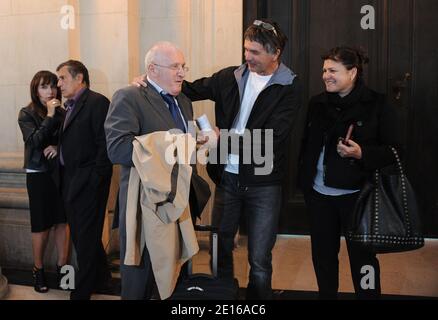 Jean-Hugues Colonna, Vater von Yvan Colonna, Rechtsanwalt Antoine Sollacaro, Stephane Colonna, Bruder von Yvan Colonna und Christine Colonna, Schwester von Yvan Colonna, treffen am 2. Mai 2011 in der Pariser Gerichtshalle in Paris ein, um den Berufungsverfahren von Yvan Colonna wegen des Mordes an Claude Erignac im Jahr 1998 zu eröffnen. Frankreichs Top-Staatsbeamter auf der Mittelmeerinsel Korsika. Foto von Giancarlo Gorassini/ABACAPRESS.COM Stockfoto