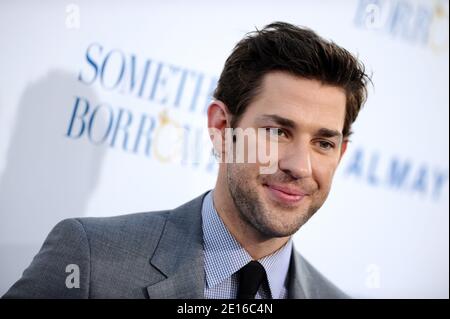 John Krasinski kommt bei der Premiere von Warner Bros. 'Something Borrowed' an, die am 3. Mai 2011 in Grauman's Chinese Theatre in Los Angeles, Kalifornien, stattfand. Foto von Lionel Hahn/ABACAPRESS.COM Stockfoto