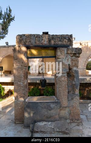 Sanli Urfa, Türkei - September 12 2020: Heilbrunnen in der Nähe der Höhle für den Propheten Eyyub (Sabir Makami) Stockfoto