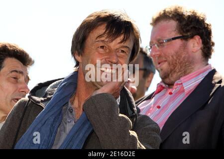 Der französische Fernsehmoderator, grüne Aktivist und Kandidat für die Präsidentschaftswahl Nicolas Hulot wird bei einem Besuch bei den Schlackenhaufen von 11/19 in Loos-en-Gohelle, nahe Lens, Nordfrankreich, am 4. Mai 2011 abgebildet. Die Schlackenhaufen von Loos-en-Gohelle im ehemaligen Bergbaugebiet Pas-de-Calais sind die höchsten Europas. Foto von Sylvain Lefevre/ABACAPRESS.COM Stockfoto