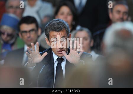 Der französische Präsident Nicolas Sarkozy ist bei einem Treffen über das Gesundheitssystem am 5. Mai 2011 in Fontainebleau zu Besuch. Foto von Thierry Orban/ABACAPRESS.COM Stockfoto