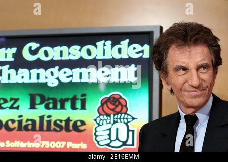 Jack lang ist während eines Tages abgebildet, der dem 30. Jahrestag der Wahl des verstorbenen französischen Präsidenten Francois Mitterrand gewidmet ist, am 06. Mai 2011 im Senat in Paris, Frankreich. Foto von Stephane Lemouton/ABACAPRESS.COM Stockfoto