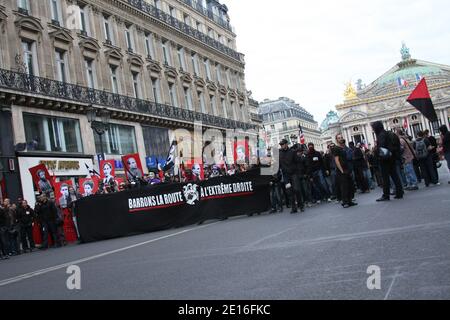 Ambiente während der Demonstration der antifaschistischen Bewegung in Frankreich. Die Demonstration wird zur gleichen Zeit des französisch-faschistischen Treffens in Paris organisiert, die beiden Lager sind in Konflikt seit der Entscheidung der Französisch-faschistischen Partei, die jährliche Versammlung zum Gedenken an Sebastien Deyzieu zu tun.in Paris am 8. Mai 2011. Foto von David Fritz/ABACAPRESS.COM Stockfoto