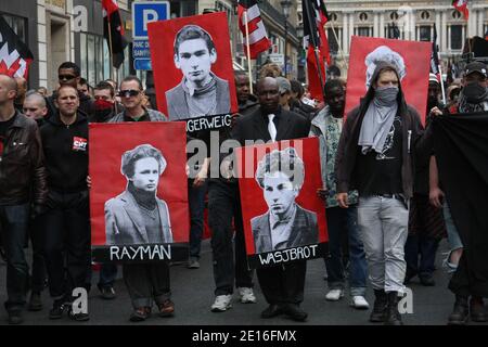 Ambiente während der Demonstration der antifaschistischen Bewegung in Frankreich. Die Demonstration wird zur gleichen Zeit des französisch-faschistischen Treffens in Paris organisiert, die beiden Lager sind in Konflikt seit der Entscheidung der Französisch-faschistischen Partei, die jährliche Versammlung zum Gedenken an Sebastien Deyzieu zu tun.in Paris am 8. Mai 2011. Foto von David Fritz/ABACAPRESS.COM Stockfoto