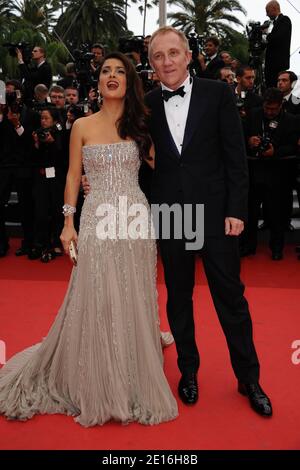 Salma Hayek und Francois-Henri Pinault kommen zur Eröffnungsfeier der 64. Internationalen Filmfestspiele von Cannes und zur Vorführung von Woody Allens neuestem Film "Midnight in Paris", der am 11. Mai 2011 außer Konkurrenz in Cannes, Frankreich, gezeigt wurde. Foto von Hahn-Nebinger/ABACAPRESS.COM Stockfoto
