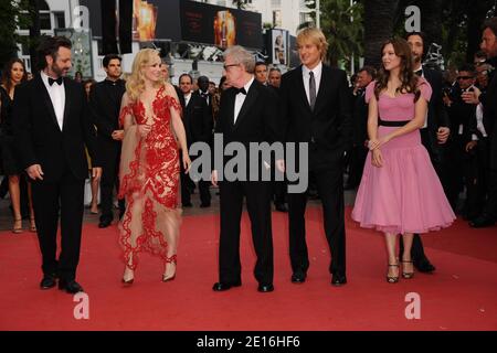 Woody Allen und die Besetzung kommen zur Eröffnungsfeier der 64. Internationalen Filmfestspiele von Cannes und zur Vorführung von Woody Allens neuestem Film "Midnight in Paris", der am 11. Mai 2011 außer Konkurrenz in Cannes, Frankreich, gezeigt wurde. Foto von Hahn-Nebinger/ABACAPRESS.COM Stockfoto