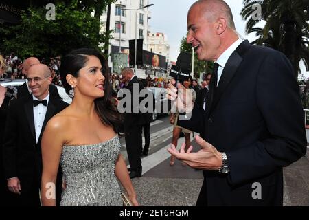 Salma Hayek und Laurent weil kommen um Mitternacht in Paris Screening und die Eröffnungszeremonie im Palais des Festivals während der 64. Cannes Film Festival in Cannes, Frankreich am 11. Mai 2011. Foto von Frederic Nebinger/ABACAPRESS.COM Stockfoto