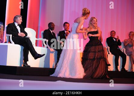 Melanie Laurent, Robert De Niro und Uma Thurman bei der Eröffnungsfeier im Palais des Festivals während der 64. Filmfestspiele von Cannes am 11. Mai 2011 in Cannes, Frankreich. Foto von Hahn-Nebinger/ABACAPRESS.COM Stockfoto