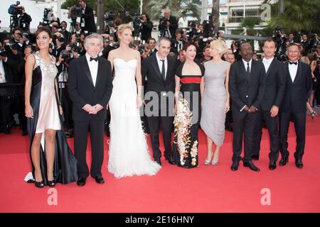 Robert de Niro, Jude Law, Uma Thurman, Martina Gusman, Nansun Shi, Linn Ullman, Olivier Assayas, Mahamat Saleh Haroun und Johnny zur Eröffnung der 64. Internationalen Filmfestspiele von Cannes und zur Vorführung von Woody Allens neuestem Film "Midnight in Paris", der außer Konkurrenz in Cannes präsentiert wurde, Frankreich am 11. Mai 2011. Foto von Nicolas Genin/ABACAPRESS.COM Stockfoto