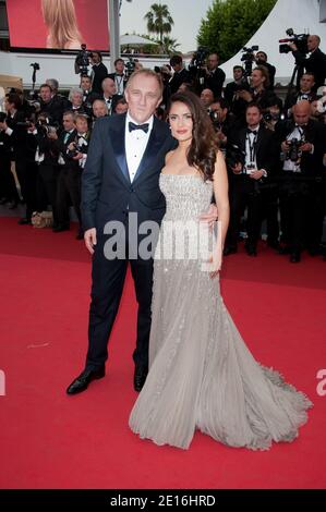 Salma Hayek und Francois-Henri Pinault kommen zur Eröffnungsfeier der 64. Internationalen Filmfestspiele von Cannes und zur Vorführung von Woody Allens neuestem Film "Midnight in Paris", der am 11. Mai 2011 außer Konkurrenz in Cannes, Frankreich, gezeigt wurde. Foto von Nicolas Genin/ABACAPRESS.COM Stockfoto