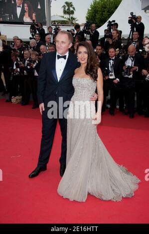 Salma Hayek und Francois-Henri Pinault kommen zur Eröffnungsfeier der 64. Internationalen Filmfestspiele von Cannes und zur Vorführung von Woody Allens neuestem Film "Midnight in Paris", der am 11. Mai 2011 außer Konkurrenz in Cannes, Frankreich, gezeigt wurde. Foto von Nicolas Genin/ABACAPRESS.COM Stockfoto