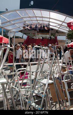 Atmosphäre außerhalb des Palais des Festivals während der 64. Internationalen Filmfestspiele von Cannes, am 15. Mai 2011 in Cannes, Südfrankreich. Foto von Hahn-Nebinger-Genin/ABACAPRESS.COM Stockfoto