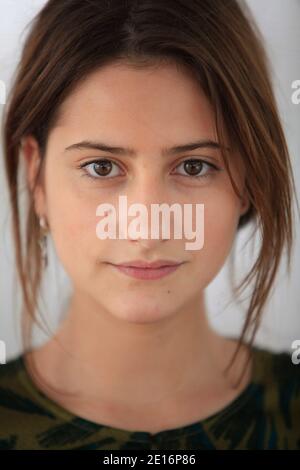 Die französische Schauspielerin Lola Creton posiert während einer Fotosession zur Promotion ihres Films 'en Ville' am 15. Mai 2011 im Plage de la Quinzaine in Cannes, Frankreich. Foto von Jerome Domine/ABACAPRESS.COM Stockfoto