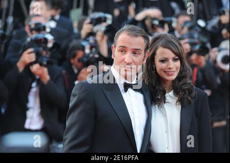 Der französische Schauspieler Jean Dujardin und Berenice Bejo kommen am 15. Mai 2011 zur Vorführung von "The Artist" bei den 64. Filmfestspielen von Cannes in Cannes, Frankreich, an. Foto von Ammar Abd Rabbo/ABACAPRESS.COM Stockfoto