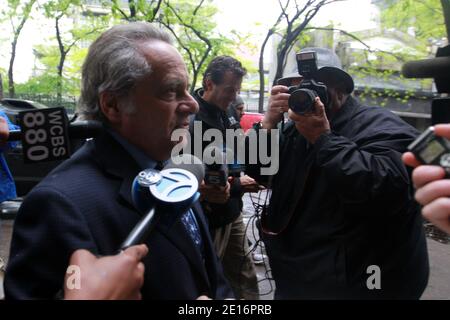 Benjamin Brafman der Anwalt des IWF-Chefs Dominique Strauss-Kahn, der vor kurzem unter dem Vorwurf der sexuellen Übergriff auf eine Frau in einem Hotel in Manhattan verhaftet wurde, spricht am 15. Mai 2011 mit der Presse vor einem New Yorker Polizeidezernat. Foto von Guerin-Pantaleo-Taamallah/ABACAPRESS.COM Stockfoto