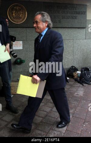 Benjamin Brafman der Anwalt des IWF-Chefs Dominique Strauss-Kahn, der vor kurzem unter dem Vorwurf der sexuellen Übergriff auf eine Frau in einem Hotel in Manhattan verhaftet wurde, spricht am 15. Mai 2011 mit der Presse vor einem New Yorker Polizeidezernat. Foto von Guerin-Pantaleo-Taamallah/ABACAPRESS.COM Stockfoto