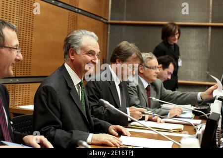 Anhörung des Präsidenten der französischen Kommission für die Befreiung des Wirtschaftswachstums, Jacques Attali über die dauerhafte Entwicklung bei der Nationalversammlung in Paris, Frankreich, am 17. Mai 2011. Foto von Stephane Lemouton/ABACAPRESS.COM Stockfoto