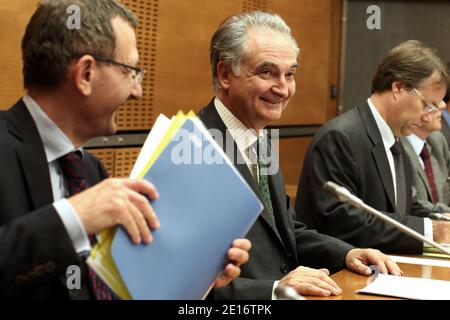 Anhörung des Präsidenten der französischen Kommission für die Befreiung des Wirtschaftswachstums, Jacques Attali über die dauerhafte Entwicklung bei der Nationalversammlung in Paris, Frankreich, am 17. Mai 2011. Foto von Stephane Lemouton/ABACAPRESS.COM Stockfoto