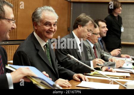 Anhörung des Präsidenten der französischen Kommission für die Befreiung des Wirtschaftswachstums, Jacques Attali über die dauerhafte Entwicklung bei der Nationalversammlung in Paris, Frankreich, am 17. Mai 2011. Foto von Stephane Lemouton/ABACAPRESS.COM Stockfoto