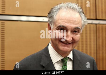 Anhörung des Präsidenten der französischen Kommission für die Befreiung des Wirtschaftswachstums, Jacques Attali über die dauerhafte Entwicklung bei der Nationalversammlung in Paris, Frankreich, am 17. Mai 2011. Foto von Stephane Lemouton/ABACAPRESS.COM Stockfoto