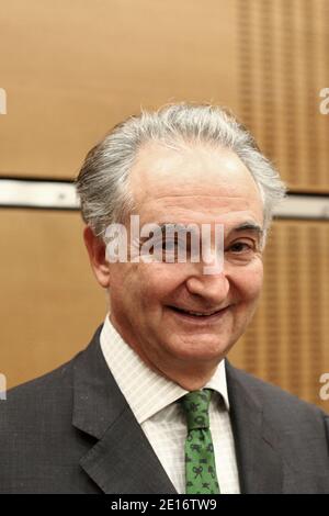 Anhörung des Präsidenten der französischen Kommission für die Befreiung des Wirtschaftswachstums, Jacques Attali über die dauerhafte Entwicklung bei der Nationalversammlung in Paris, Frankreich, am 17. Mai 2011. Foto von Stephane Lemouton/ABACAPRESS.COM Stockfoto