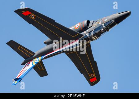 Ein Dassault/Dornier Alpha Jet Jet Trainer der französischen Luftwaffe während einer Flugshow. Stockfoto