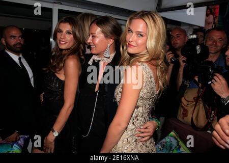 Elisabetta Canalis und Bar Refaeli nehmen an der Eröffnungszeremonie der Boutique von Roberto Cavalli Teil, die am Strand von Miramar während der 64. Filmfestspiele von Cannes am 18. Mai 2011 in Cannes, Frankreich, stattfand. Foto von Jerome Domine/ABACAPRESS.COM Stockfoto