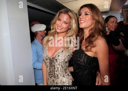 Elisabetta Canalis und Bar Refaeli nehmen an der Eröffnungszeremonie der Boutique von Roberto Cavalli Teil, die am Strand von Miramar während der 64. Filmfestspiele von Cannes am 18. Mai 2011 in Cannes, Frankreich, stattfand. Foto von Jerome Domine/ABACAPRESS.COM Stockfoto