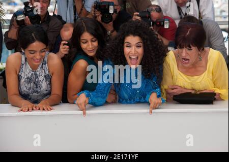 (L-R) Hafsia Herzi, Leila Bekhti, Sabrina Ouazani und Biyouna bei einer Fotoschau für den Film 'die Quelle' (Originaltitel: "La Source des Femmes") im Wettbewerb im Bereich Spielfilme im Rahmen der 64. Internationalen Filmfestspiele von Cannes, am 21. Mai 2011 im Palais des Festivals in Cannes, Südfrankreich, vorgestellt. Foto von Hahn-Nebinger-Genin/ABACAPRESS.COM Stockfoto