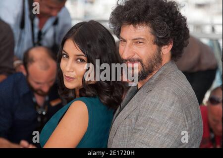 Leila Bekhti und Regisseurin Radu Mihaileanu bei einer Fotoschau für den Film 'die Quelle' (Originaltitel: 'La Source des Femmes'), der im Wettbewerb der Sektion Spielfilme im Rahmen der 64. Internationalen Filmfestspiele von Cannes am 21. Mai 2011 im Palais des Festivals in Cannes, Südfrankreich, präsentiert wurde. Foto von Hahn-Nebinger-Genin/ABACAPRESS.COM Stockfoto