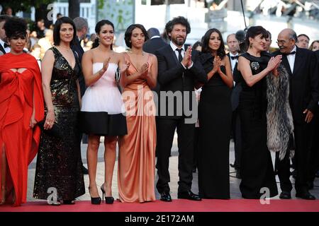 (L-R) Gast, Hiam Abbas, Sabrina Ouazani, Hafsia Herzi, Regisseur Radu Mihaileanu, Leila Bekhti, Biyoua und Mohamed Maid bei der Vorstellung des Films "die Quelle" (Originaltitel: "La Source des Femmes") im Wettbewerb im Bereich Spielfilme im Rahmen der 64. Internationalen Filmfestspiele von Cannes, am 21. Mai 2011 im Palais des Festivals in Cannes, Südfrankreich, vorgestellt. Foto von Hahn-Nebinger-Genin/ABACAPRESS.COM Stockfoto