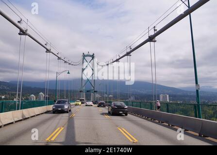 Die Lions Gate Bridge, die 1938 eröffnet wurde und offiziell als erste Narrows Bridge bekannt ist, ist eine Hängebrücke, die die ersten Narrows von Burra überquert Stockfoto